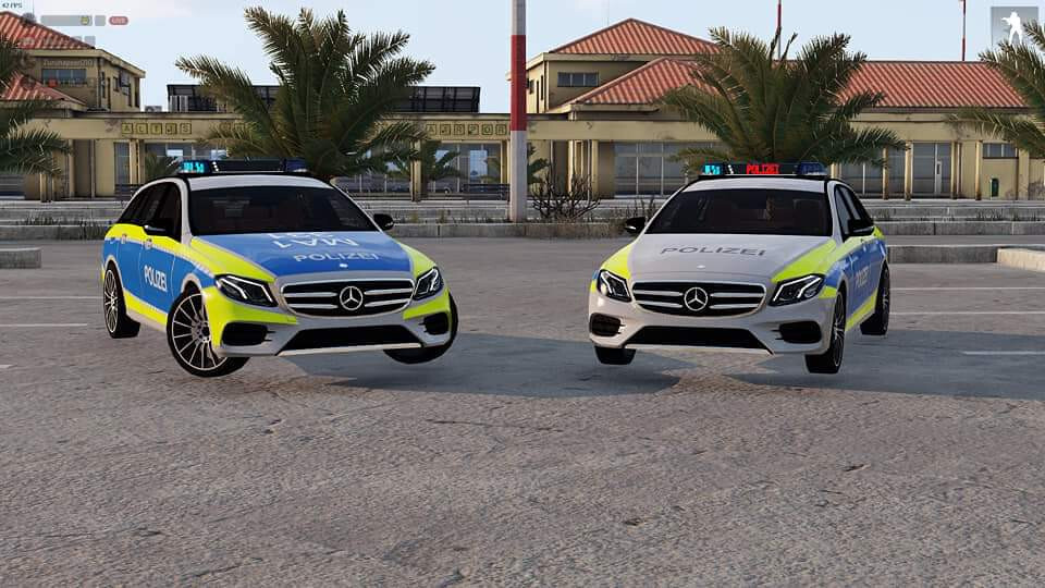 Mercedes Benz E-Klasse Polizei